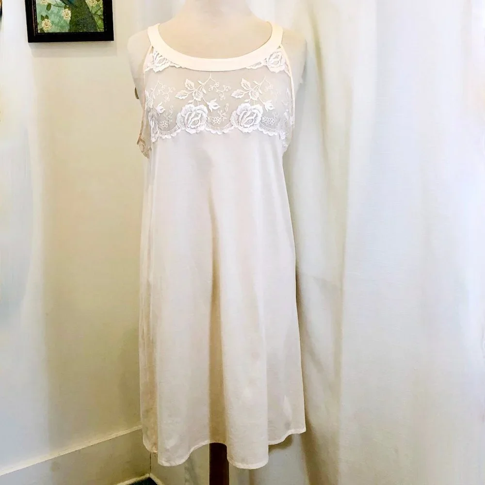 Hanro of Switzerland Short Nightgown in Blush Pink - Picture 1 of 8